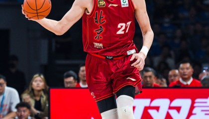 b体育app-周琦在防守端的作用无人可敌 范子铭的能力、状态与周琦相差较大