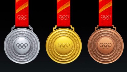 b体育app-北京冬奥会和冬残奥会奖牌发布 五环“同心”显底蕴