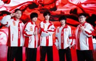 b体育-AG发布五人组赛场合照并配文：破风浪续写归来的序章